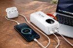 SiGN kraftfull powerbank med inbyggda kablar, 30000mAh – vit - Bild 2